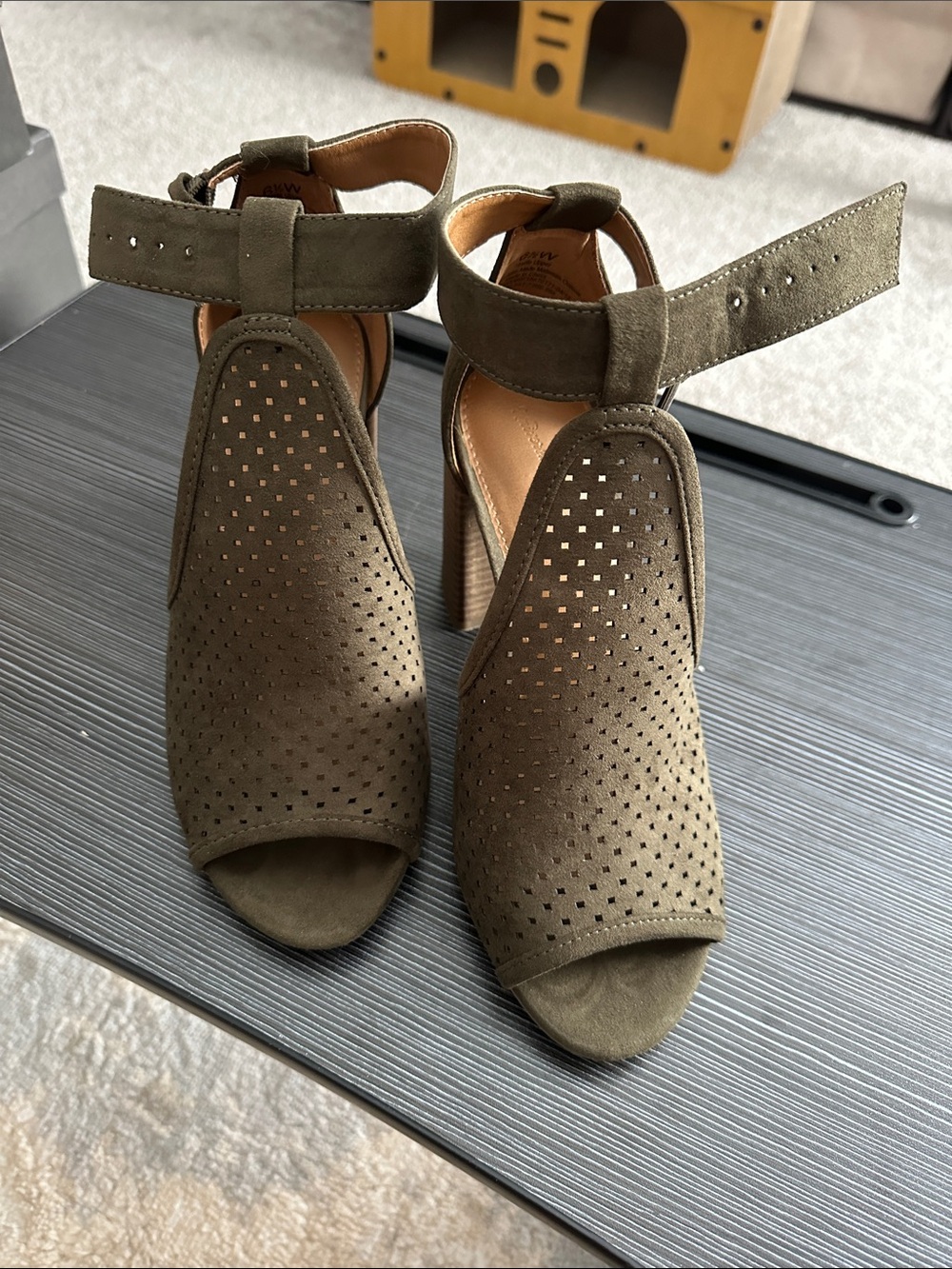 Universal Thread Olive Green Perforated Peep-Toe Block Heels